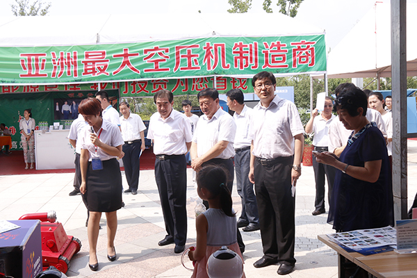 Warmly Welcome Shandong Economic and Information Technology Committee Mission to Visit Our Group''''s Booth