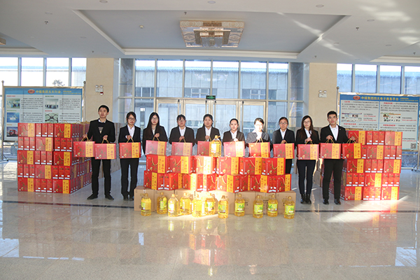 Heart of Staff and Warm the New Year, China Coal Group Issued Spring Festival Benefits to Her Staffs