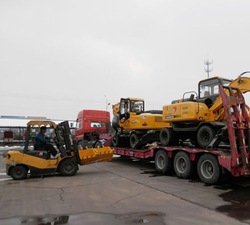 2 Sets of Hydraulic Crawler Excavators on Their Way To India