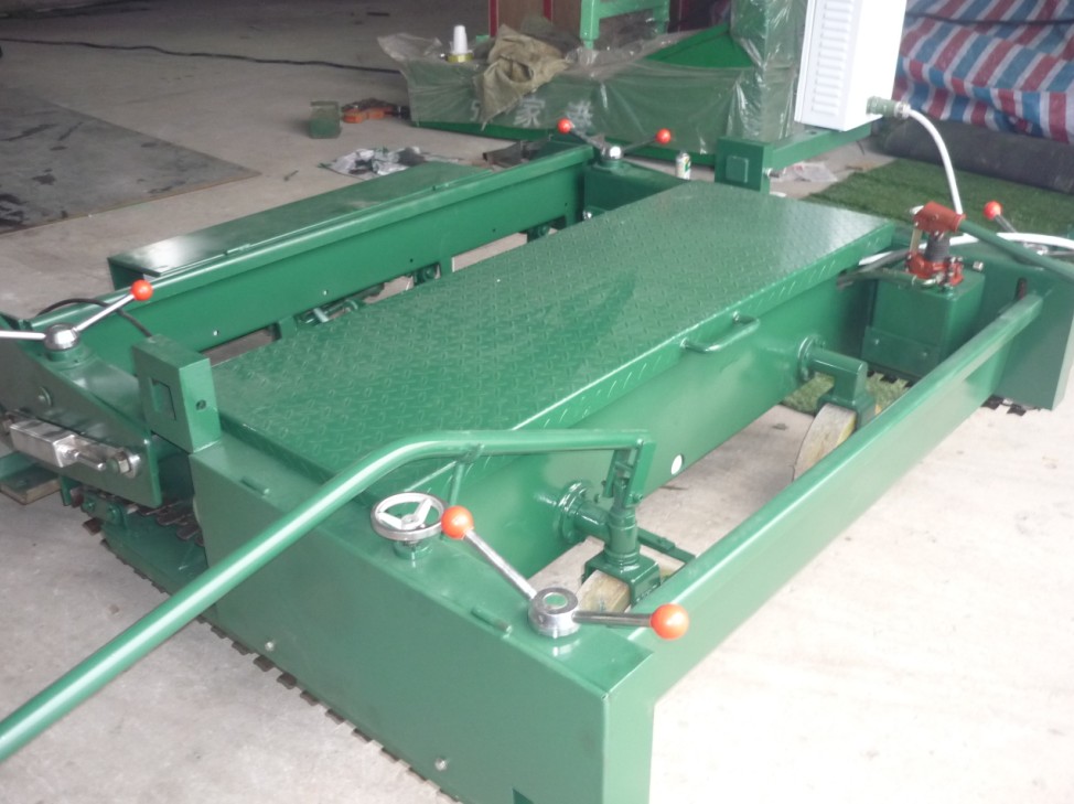 Explain The Operation Method Of The Rubber Paver Machine In Detail