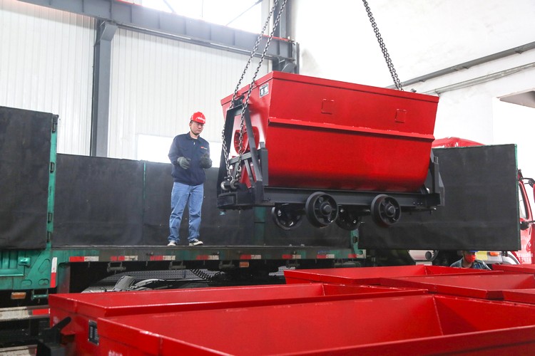 China Coal Group Sent A Batch Of Red Bucket Tipping Mine Cars To Changzhi, Shanxi