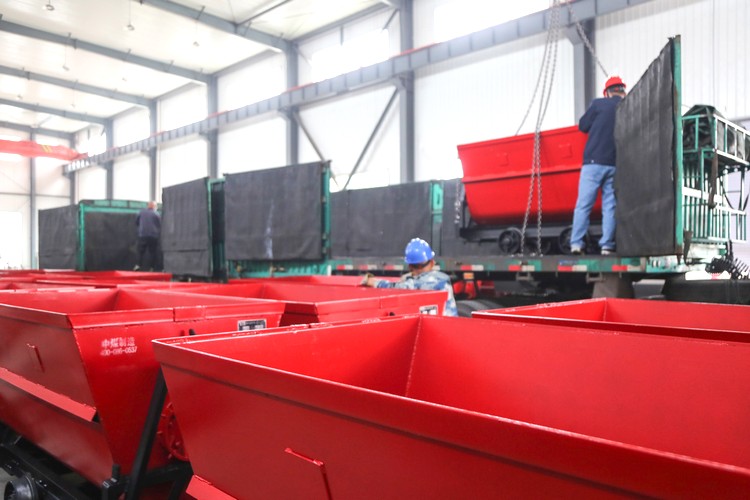 China Coal Group Sent A Batch Of Red Bucket Tipping Mine Cars To Changzhi, Shanxi