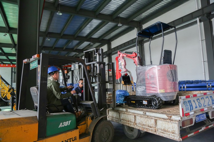 Small Excavator Of China Coal Group Sent To Jiangsu